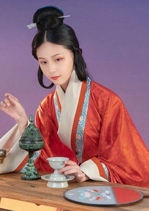 Lady Wei | Han Red Hanfu (马王堆曲裾)