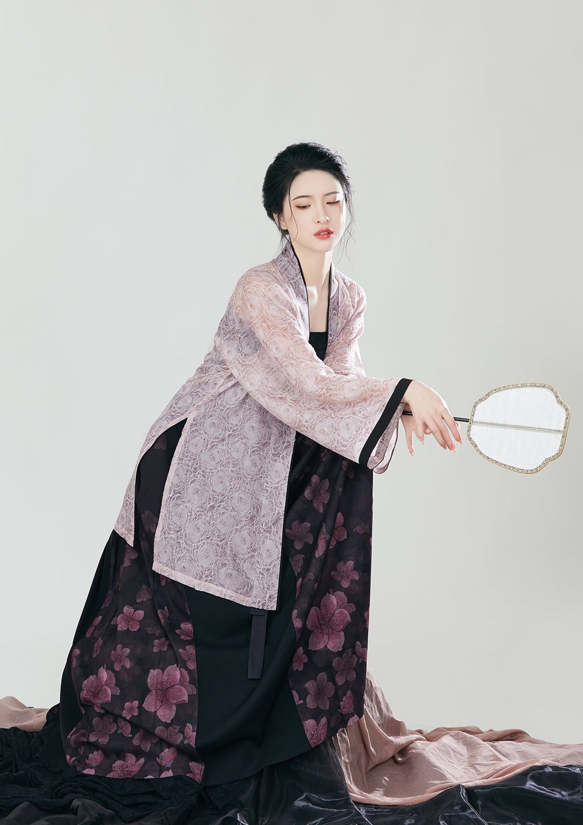 Leisure Night | Modern Black Hanfu (晚桃悠悠)