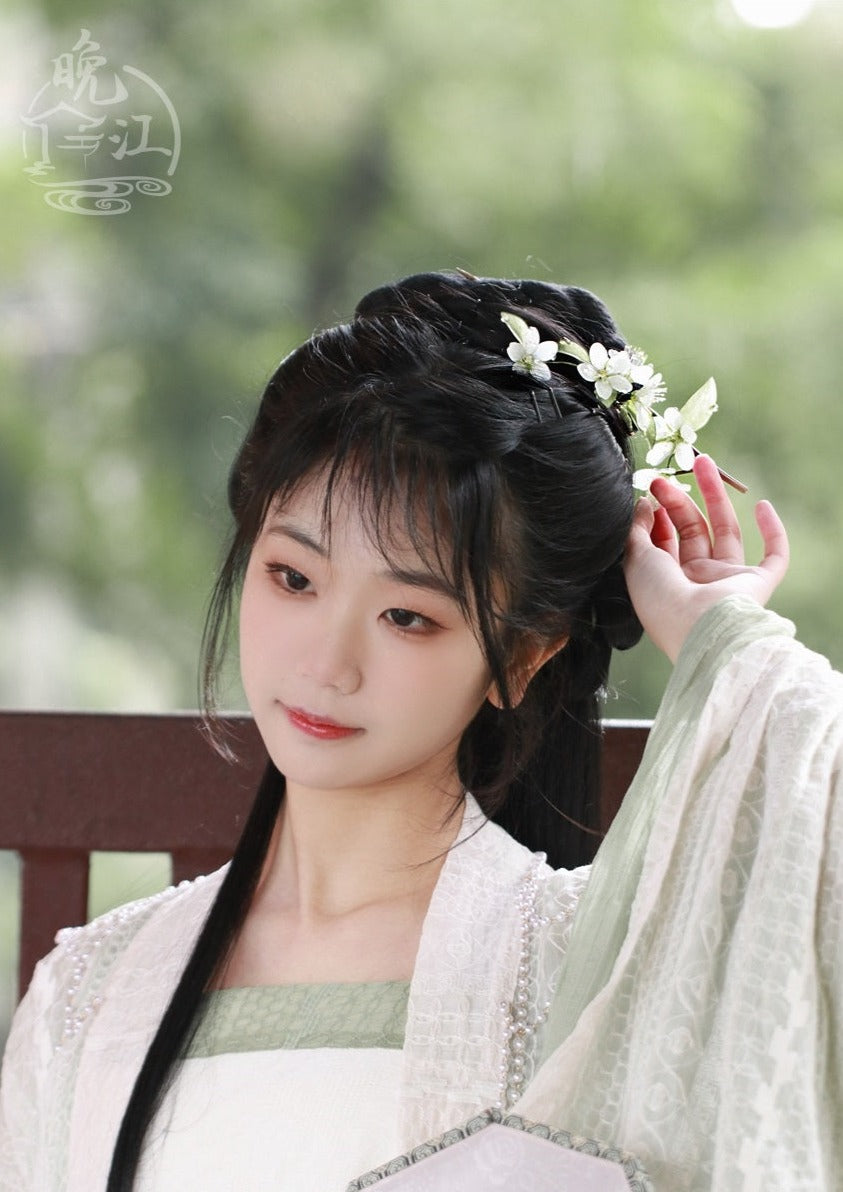 Pear | 1 Pc White Hairpin (唐松草)