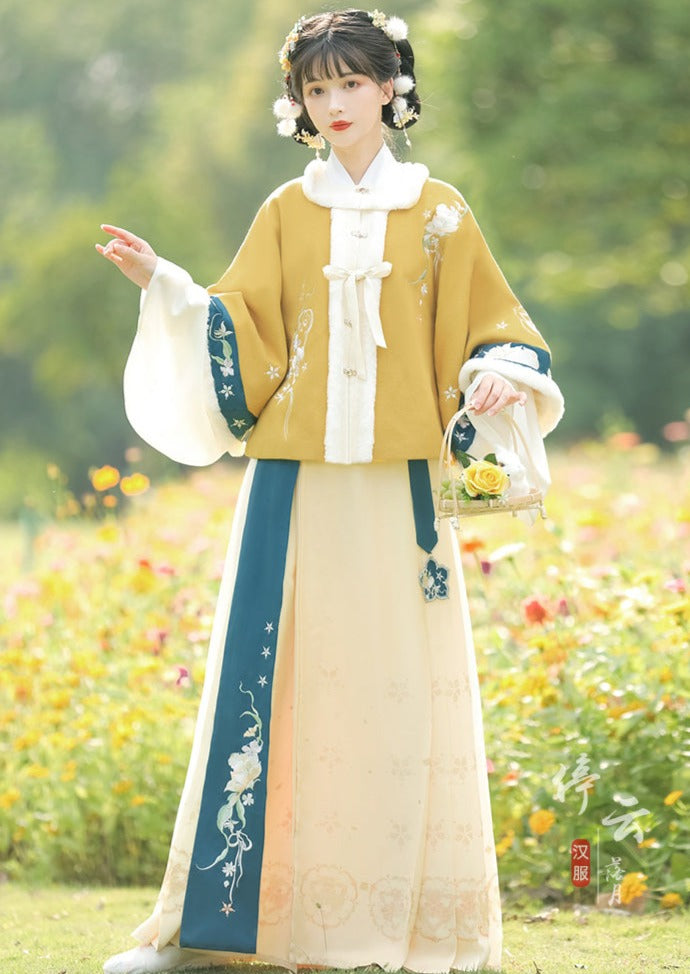 Chilly Year | Ming Winter Hanfu (广寒岁辞)