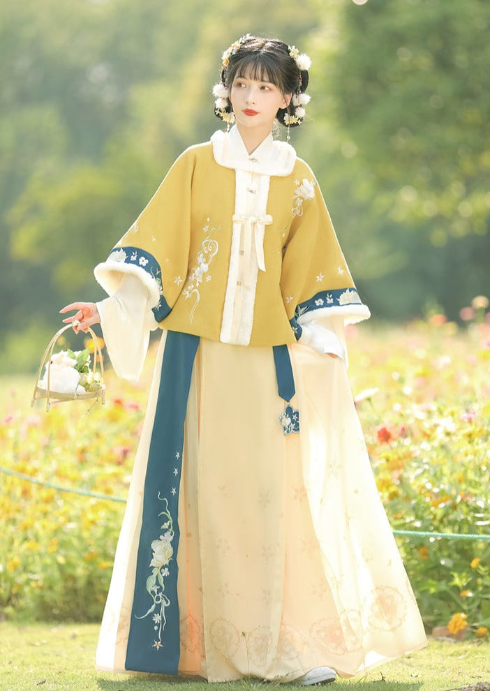 Chilly Year | Ming Winter Hanfu (广寒岁辞)