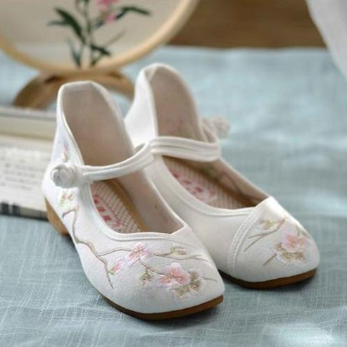 Qing Plum | Ivory Embroidered Shoes(静曼白）