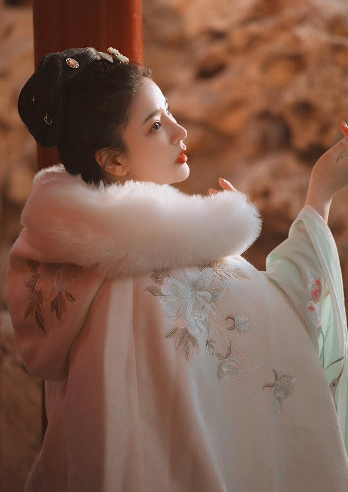 Snowie | Red Fur Hanfu Cape (SnwRed)