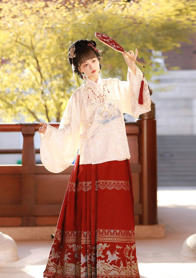 Spring Outting | Ming Hanfu Ma Mian Skirt with Blouse (踏山河)