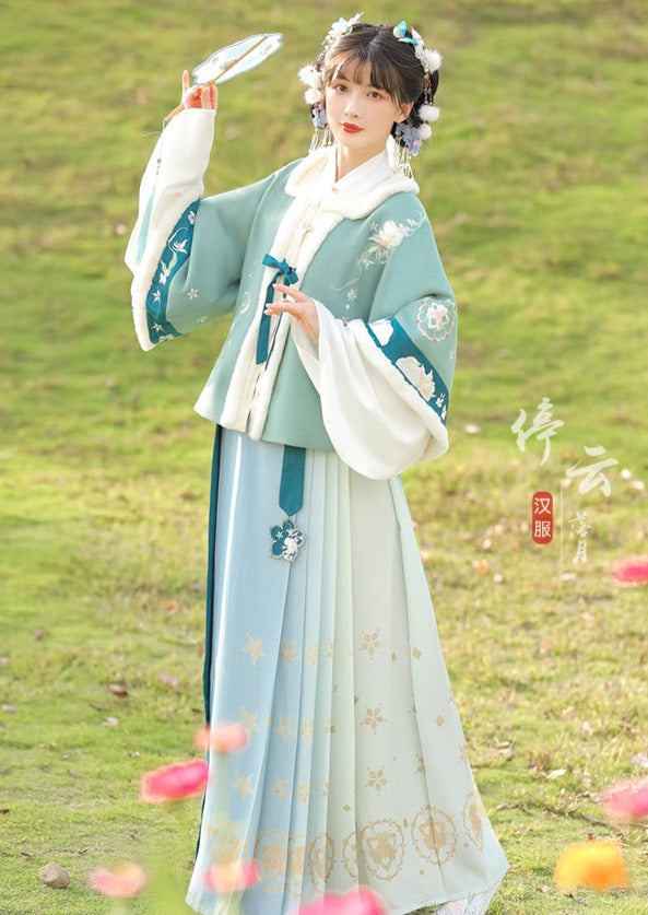Chilly Year | Ming Winter Hanfu (广寒岁辞)