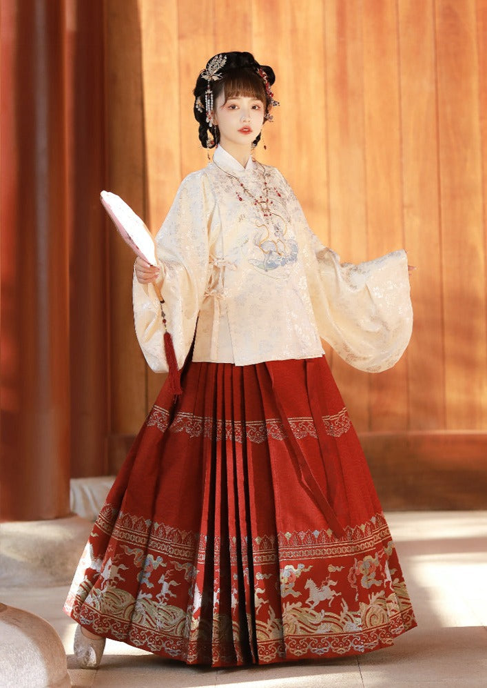 Spring Outting | Ming Hanfu Ma Mian Skirt with Blouse (踏山河)