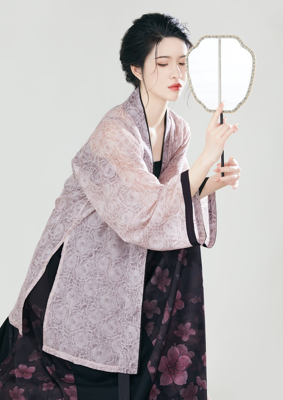 Leisure Night | Modern Black Hanfu (晚桃悠悠)