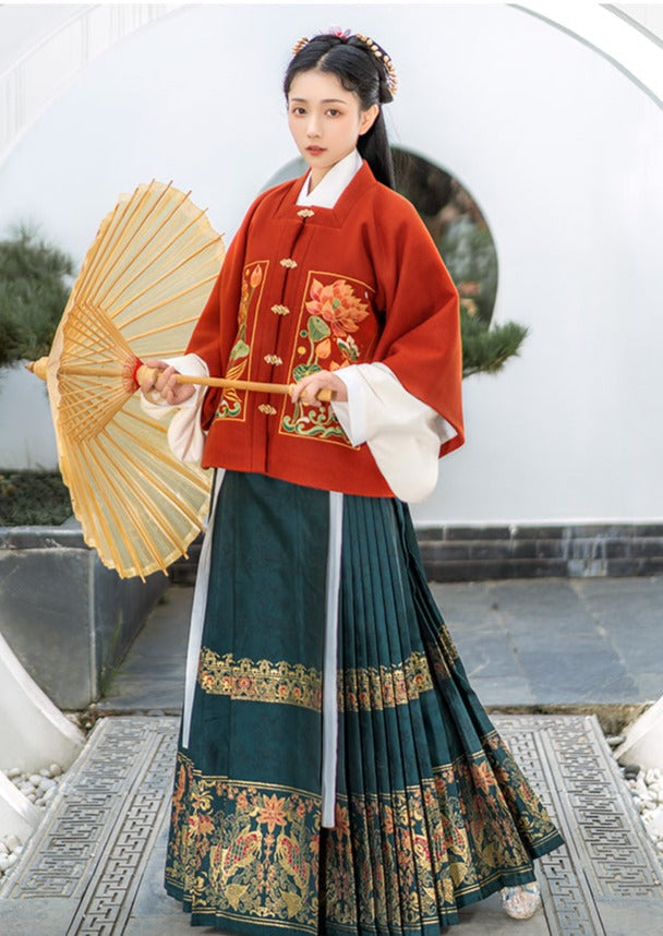 Golden Adoration | Ming Ma Mian Skirt (金妆花)