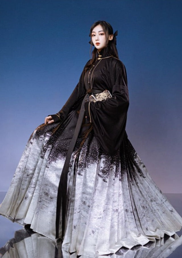 Moon River | Modern Silver Ma Mian Skirt (月生春江)