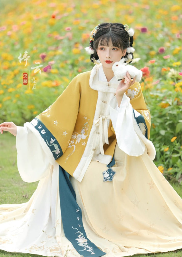 Chilly Year | Ming Winter Hanfu (广寒岁辞)