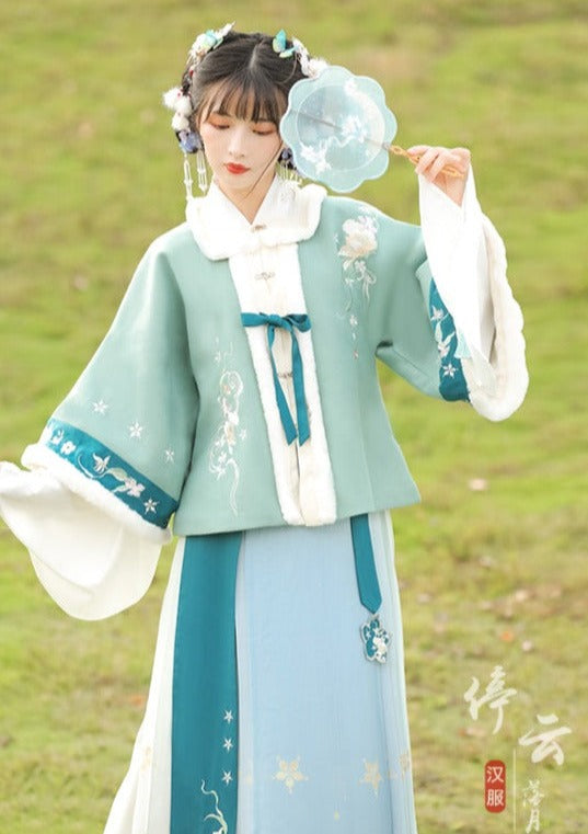 Chilly Year | Ming Winter Hanfu (广寒岁辞)