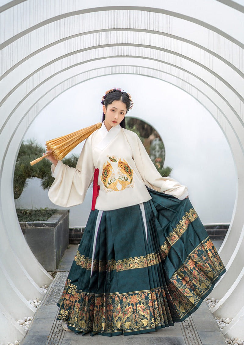 Golden Adoration | Ming Ma Mian Skirt (金妆花)