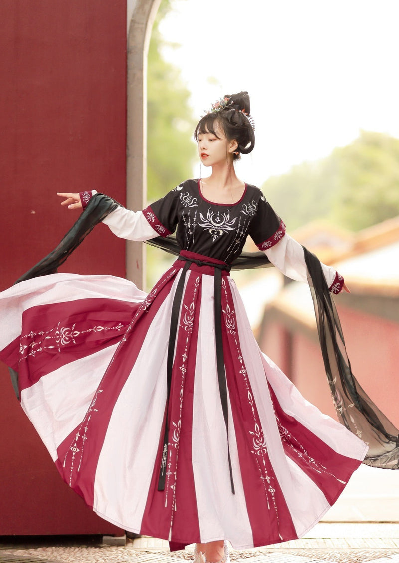 Lotus Wave | Black Hanfu Dress (漪菡)