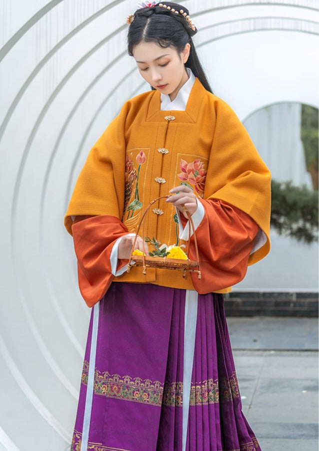 Golden Adoration | Ming Ma Mian Skirt (金妆花)