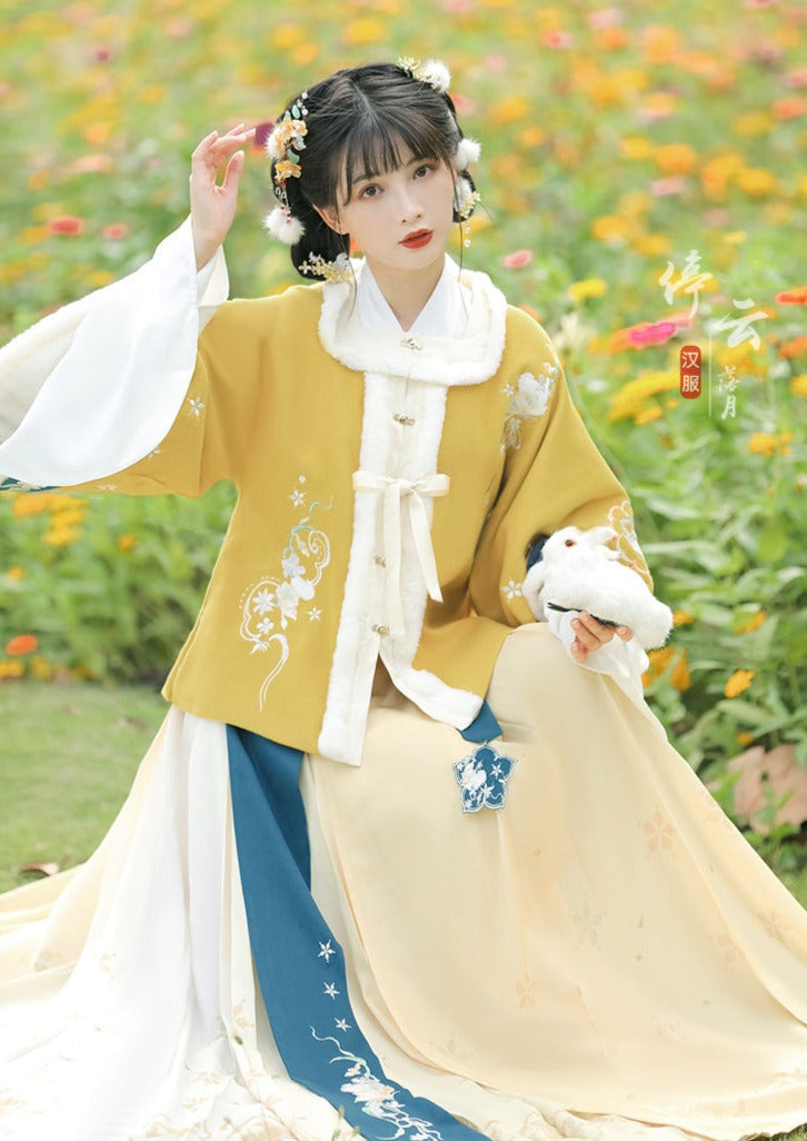 Chilly Year | Ming Winter Hanfu (广寒岁辞)