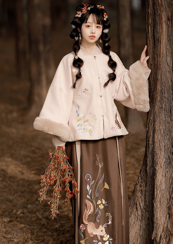 Squirrel Harvesting | Ming Winter Hanfu (丰收节)