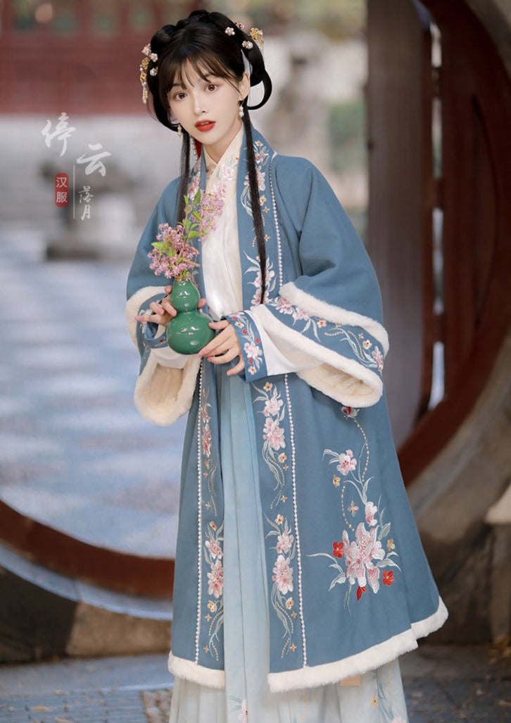 Old Memory | Winter Song Hanfu (苏幕遮)