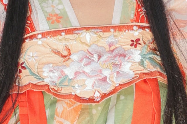 Spring Melody | Hanfu Dress (青鹭瑶)