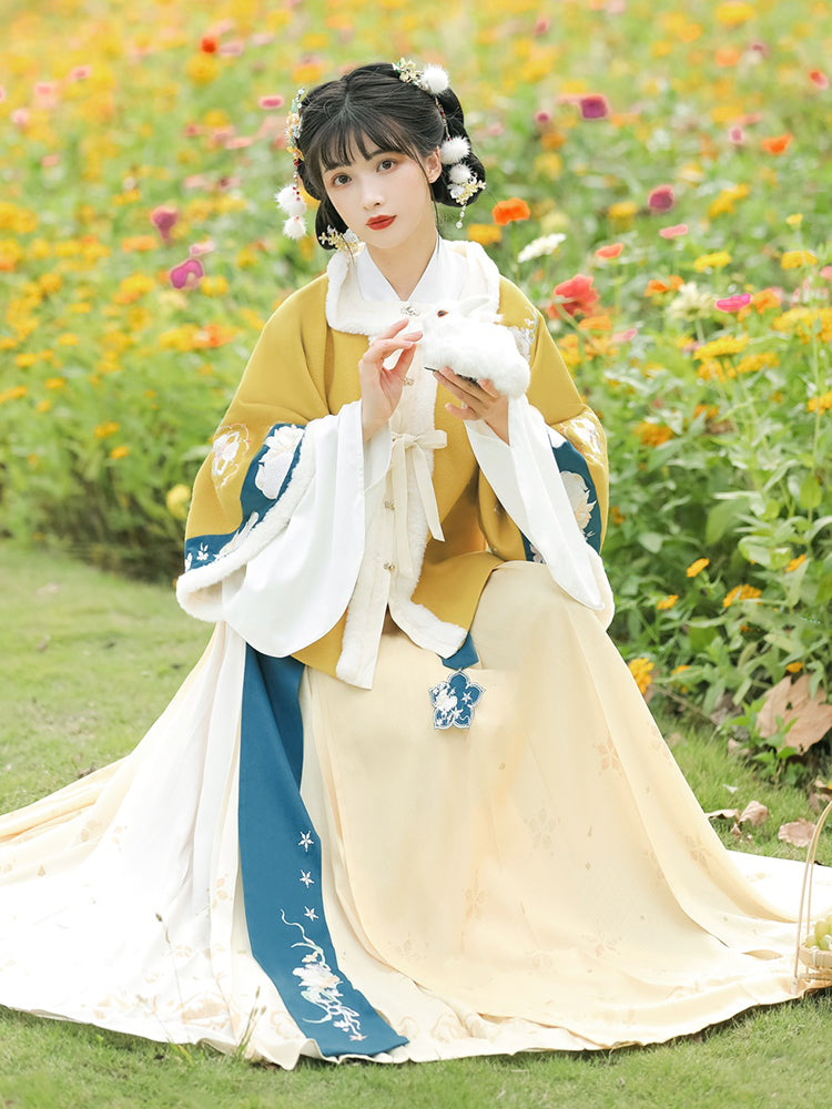 Chilly Year | Ming Winter Hanfu (广寒岁辞)
