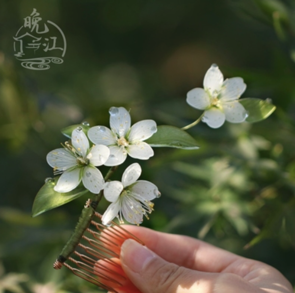 Pear | 1 Pc White Hairpin (唐松草)